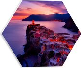 WallClassics - Plaque de Mousse PVC Hexagone - Vernazza au Coucher du Soleil - Italie - 30x26,1 cm Photo sur Hexagone (Avec Système d'accrochage)