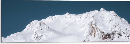 WallClassics - Dibond - Sneeuw op Berg - 90x30 cm Foto op Aluminium (Wanddecoratie van metaal)