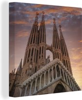 Canvas Schilderij Sagrada Familia kathedraal in Barcelona bij zonsondergang - 90x90 cm - Wanddecoratie