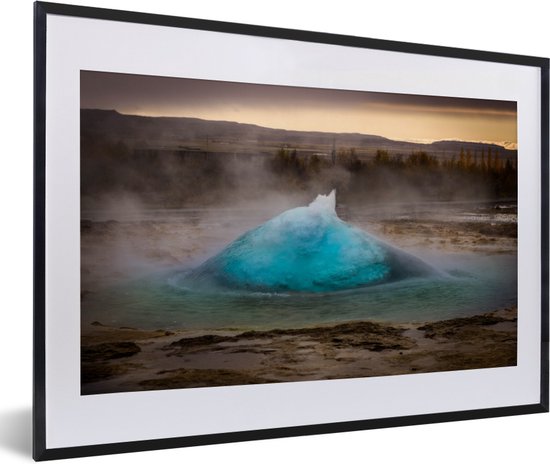 Fotolijst incl. Poster - De stijgende Geysir in het Europese IJsland - 60x40 cm - Posterlijst