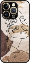 Casimoda® hoesje - Geschikt voor iPhone 14 Pro - Abstract Gezicht Bruin - Luxe Hard Case Zwart - Backcover telefoonhoesje - Bruin/beige