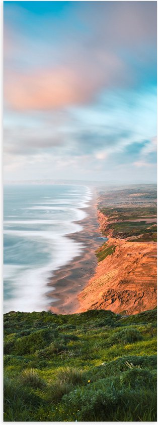 WallClassics - Poster (Mat) - Landschap met Begroeiing langs Zee - 50x150 cm Foto op Posterpapier met een Matte look