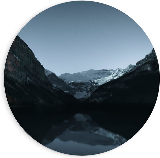 WallClassics - PVC Schuimplaat Muurcirkel - Meer bij Bergen onder Sterren - 90x90 cm Foto op Muurcirkel (met ophangsysteem)