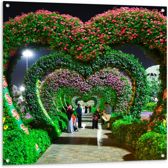 WallClassics - Tuinposter – Hartvormige Bloemenbogen in Park - 100x100 cm Foto op Tuinposter  (wanddecoratie voor buiten en binnen)