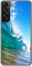 Geschikt voor Samsung Galaxy S22 Plus hoesje - Een close-up van een golf die breekt voor de kust van Hawaii - Siliconen Telefoonhoesje