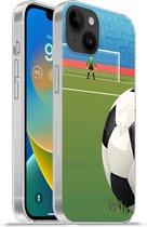 Geschikt voorApple Iphone 14 Plus - Soft case hoesje - Een illustratie van een voetbal op het veld in het stadion - Jongens - Meiden - Kids - Siliconen Telefoonhoesje