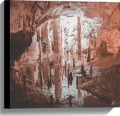 WallClassics - Canvas  - Bruine Grot met Stalactieten en Stalagmieten - 40x40 cm Foto op Canvas Schilderij (Wanddecoratie op Canvas)