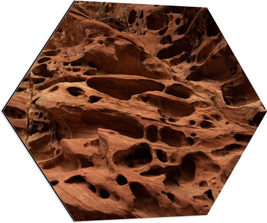 WallClassics - Dibond Hexagon - Gaten in Bruine Rotsen - 70x60.9 cm Foto op Hexagon (Met Ophangsysteem)