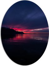 WallClassics - PVC Schuimplaat Ovaal - Roze Lucht boven Zee - 72x96 cm Foto op Ovaal  (Met Ophangsysteem)