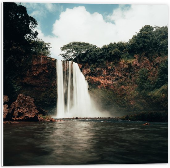 WallClassics - PVC Schuimplaat- Hoge Waterval in Meer - 50x50 cm Foto op PVC Schuimplaat