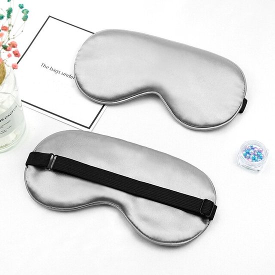 Luxe Gevoerde Slaapmasker - Zilver Grijs - Unisex - Vertselbaar - Voor Volwassenen - Voor Een Goede Nachtrust - Lekker Slapen - Donker