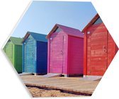 WallClassics - PVC Schuimplaat Hexagon  - Gekleurde Strandhuisjes - 30x26.1 cm Foto op Hexagon (Met Ophangsysteem)