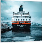 WallClassics - Dibond - Schip aanmerend in IJswater - 100x100 cm Foto op Aluminium (Met Ophangsysteem)