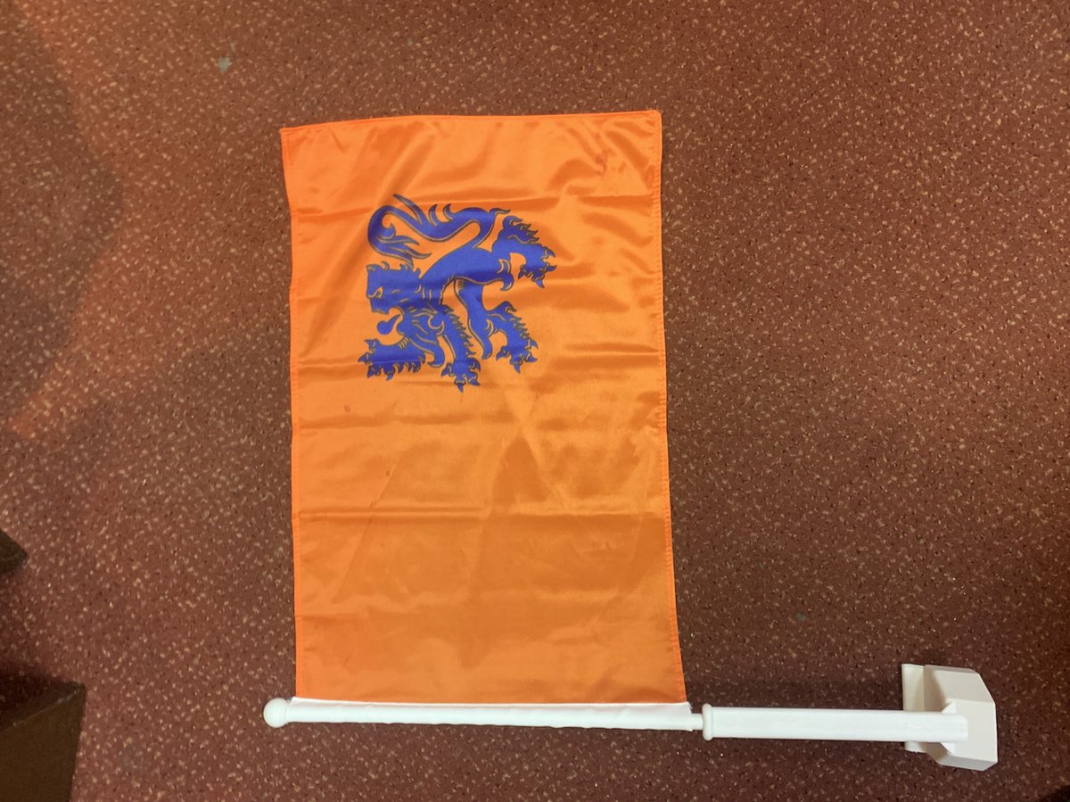 Belgissche vlag met kroon 150x225cm bij Belgissche vlag met kroon 150x225cm bij