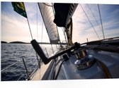 WallClassics - PVC Schuimplaat- Snelle Boot op Oceaan - 105x70 cm Foto op PVC Schuimplaat