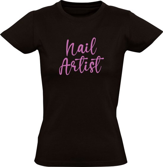 Foto: Nail artist dames t shirt nagel manicure nagelstudio nagelstylist schoonheidssalon schoonheidsbehandeling zwart