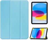 Tablethoes en Screenprotector geschikt voor Apple iPad 10 10.9 (2022) - Tri-fold hoes met Auto/Wake functie en Magnetische sluiting - Licht Blauw