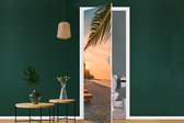 Deursticker Strand - Strandstoel - Zonsondergang - 95x235 cm - Deurposter