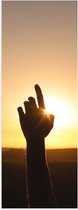 WallClassics - Poster (Matte) - La main avant le coucher du soleil - 20x60 cm Photo sur Papier Poster avec un aspect Mat