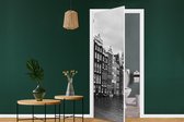 Deursticker Amsterdamse grachten zwart-wit fotoprint - 90x205 cm - Deurposter