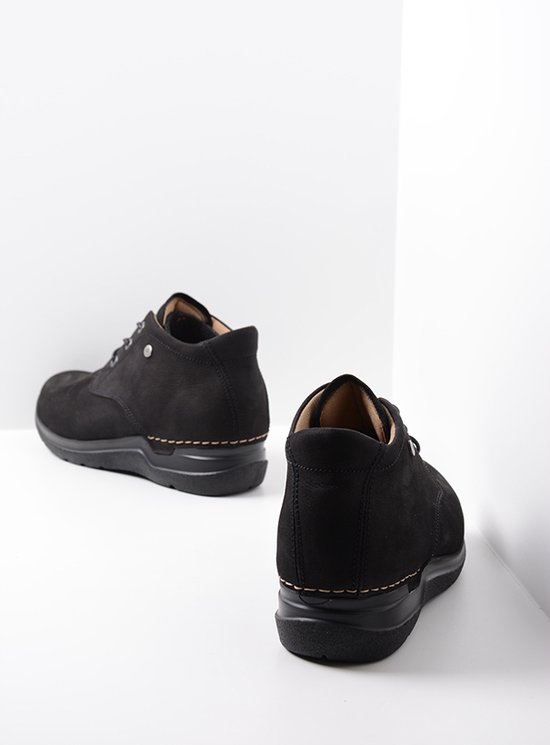 Herenkostuum met Veters voor een Klassieke Look