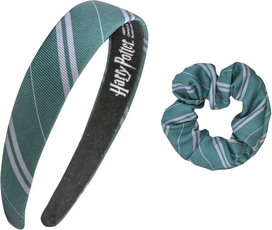 Groene haarband en scrunchie met witte strepen, Harry Potter-logo op de haarband.