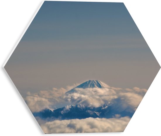 WallClassics - PVC Schuimplaat Hexagon  - Bergtop boven de Wolken - 30x26.1 cm Foto op Hexagon (Met Ophangsysteem)