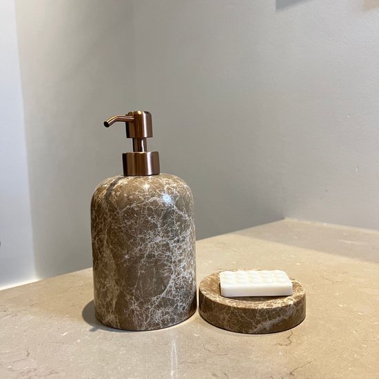 Sapisecret Badkamer Set 6 Delen – Zeepdispenser Tandenbeker Set met Dienblad & Wattenstaafjes Houder – Strepen Design (Beige), Hoogwaardige Kunsthars – Incl. Tandenborstelhouder & Opbergdoos Sapisecret Badkamer Set 6 Delen – Zeepdispenser Tandenbeker Set met Dienblad & Wattenstaafjes Houder – Strepen Design (Beige), Hoogwaardige Kunsthars – Incl. Tandenborstelhouder & Opbergdoos