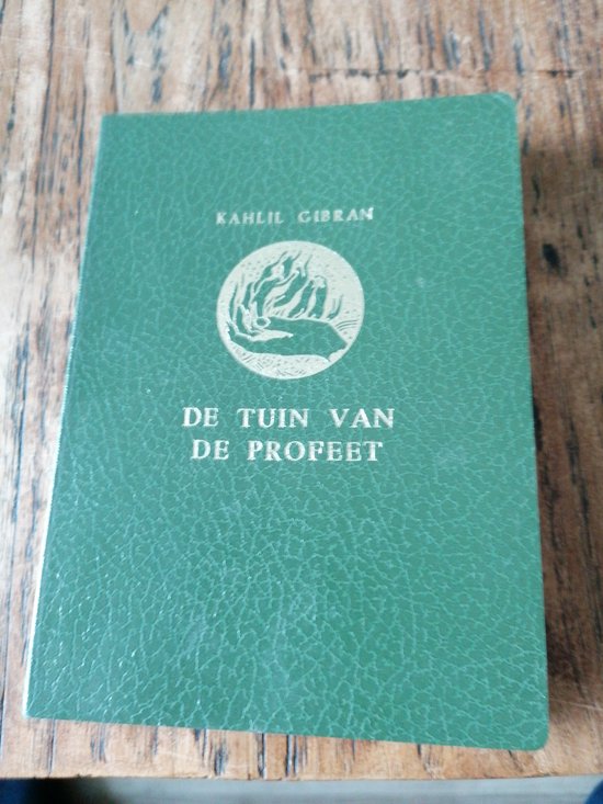 Groen boek met 'KAHLIL GIBRAN DE TUIN VAN DE PROFEET' in witte letters en een ronde afbeelding.