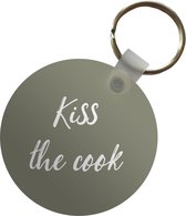 Sleutelhanger - Quotes - Kiss the cook - Spreuken - Kok - Zoen - Plastic - Rond - Uitdeelcadeautjes