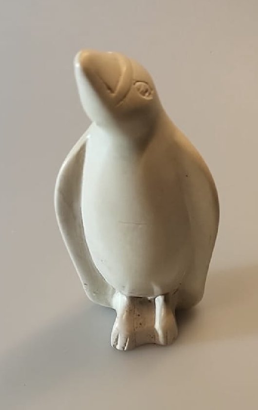 Nog meer sfeer in uw woonomgeving met deze prachtig handgemaakte pinguïn! Een bijzondere pinguïn gemaakt van speksteen, een zachte natuursteen. Vind een gezellig plekje in je huis, serre/tuinkamer of in de werkkamer. Voor uzelf of Bestel Een Kado