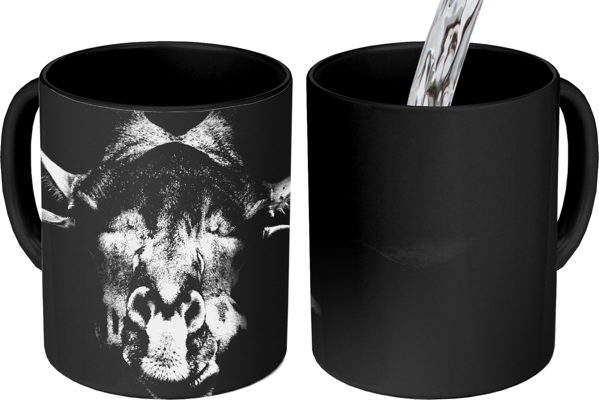 Magische Mok - Foto op Warmte Mokken - Koffiemok - Giraffe - Portret - Dieren - Zwart - Wit - Magic Mok - Beker - 350 ML - Theemok