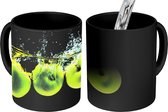 Magische Mok - Foto op Warmte Mokken - Koffiemok - Appels - Fruit - Water - Zwart - Groen - Magic Mok - Beker - 350 ML - Theemok