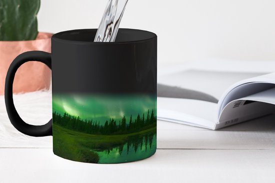Magische Mok - Foto op Warmte Mokken - Koffiemok - Noorderlicht - Bomen - Water - Alaska - Magic Mok - Beker - 350 ML - Theemok