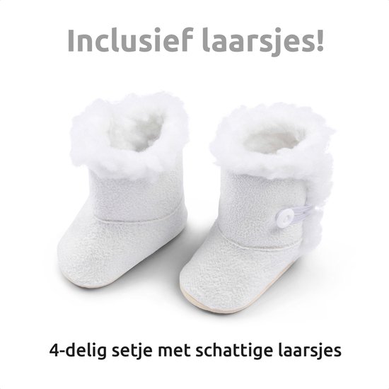 Paar schattige, witte, gevoerde laarsjes met knoopsluiting. Inclusief laarsjes!