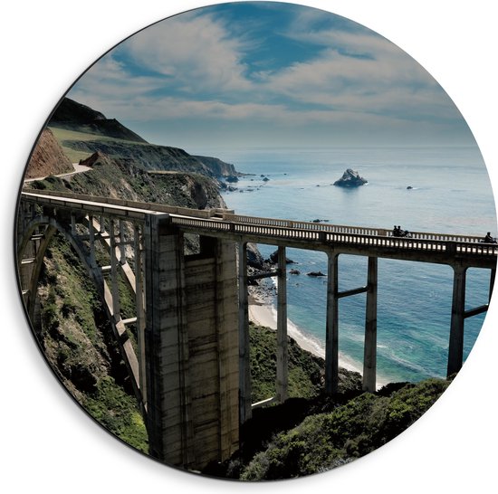 WallClassics - Dibond Muurcirkel - Bixby Creek Bridge - Amerika - 40x40 cm Foto op Aluminium Muurcirkel (met ophangsysteem)