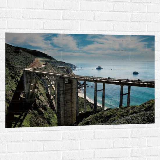 WallClassics - Muursticker - Bixby Creek Bridge - Amerika - 105x70 cm Foto op Muursticker