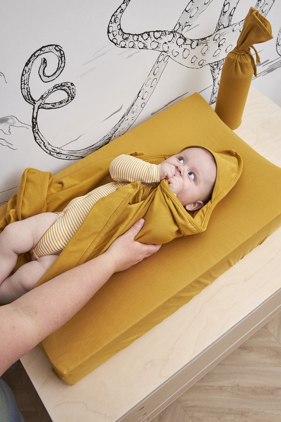 Meyco Baby Uni badcape - honey gold - 80x80cm van Meyco — afbeelding 2