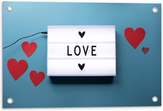 Tuinposter – LOVE Letterbord met Rode Hartjes - 60x40cm Foto op Tuinposter  (wanddecoratie voor buiten en binnen)