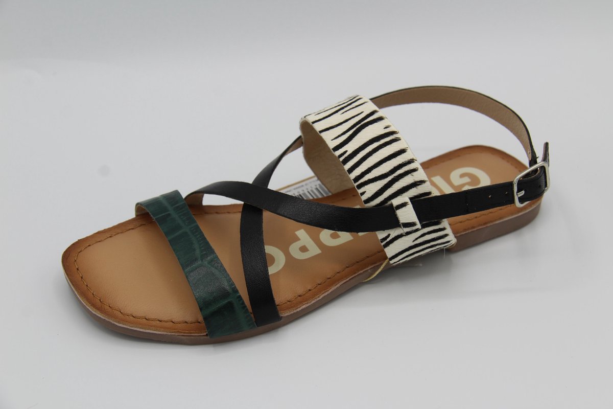 Stoere sandalen voor kinderen in de maat 38 | KLEDING.nl