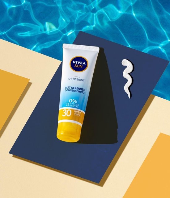 NIVEA SUN Face Shine Control Zonnebrand Gezicht - SPF 30 - Matterend Effect - Zonnebrandcrème - 50 ml