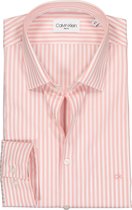 Calvin Klein Slim Fit overhemd - roze met wit gestreept - Strijkvriendelijk - Boordmaat: 44