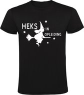 Heks in opeiding Heren t-shirt | magie | bezem | Harry Potter | school | heks | heksen | opleiding | grappig | cadeau | Zwart