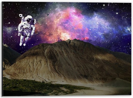 Dibond - Astronaut boven Rotsen met Galaxy Lucht - 40x30cm Foto op Aluminium (Wanddecoratie van metaal)