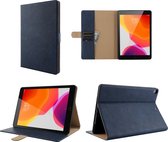 Phreeze Tablethoes - Geschikt voor iPad Pro 2020 - 11 Inch - Luxe Lederen Hoesje - Ingebouwde Standaard met Kaarthouders - Hoesje met Magnetische Sluiting - Beschermhoes - Blauw