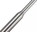 Zilverkleurige, telescopische steel van een schepnet met segmenten.