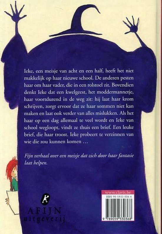 Achterkant van een boek met een paarse tovenaar en een meisje met rood haar. Tekst over Ieke en de brieventovenaar.