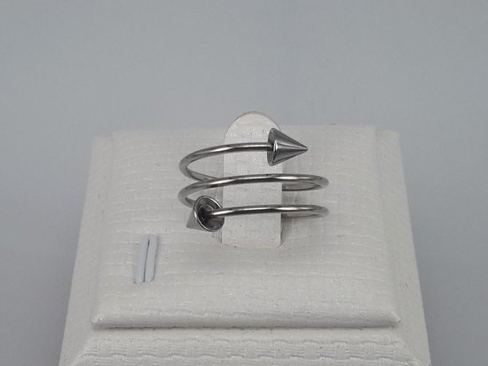 Prachtige elegant ring van edelstaal, deze ring is met dubbel draad en veerbare en aan beide eind met punt verwerkt, in maat 16