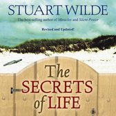 Boek "The Secrets of LIFE" door Stuart Wilde, met een houten hek en duinen op de cover.