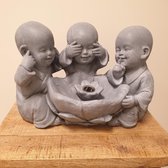 Fontein van aardewerk met 3 monniken horen,zien en zwijgen